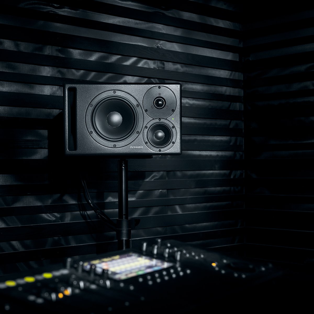 Dynaudio-Core-47-Right---03_1200x1200px