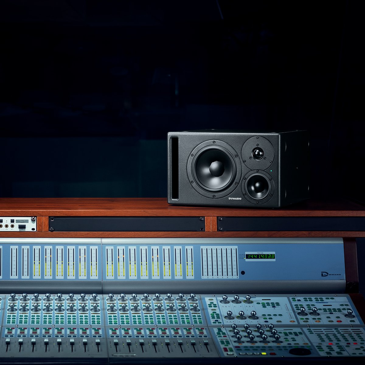 Dynaudio-Core-47-Right---05_1200x1200px