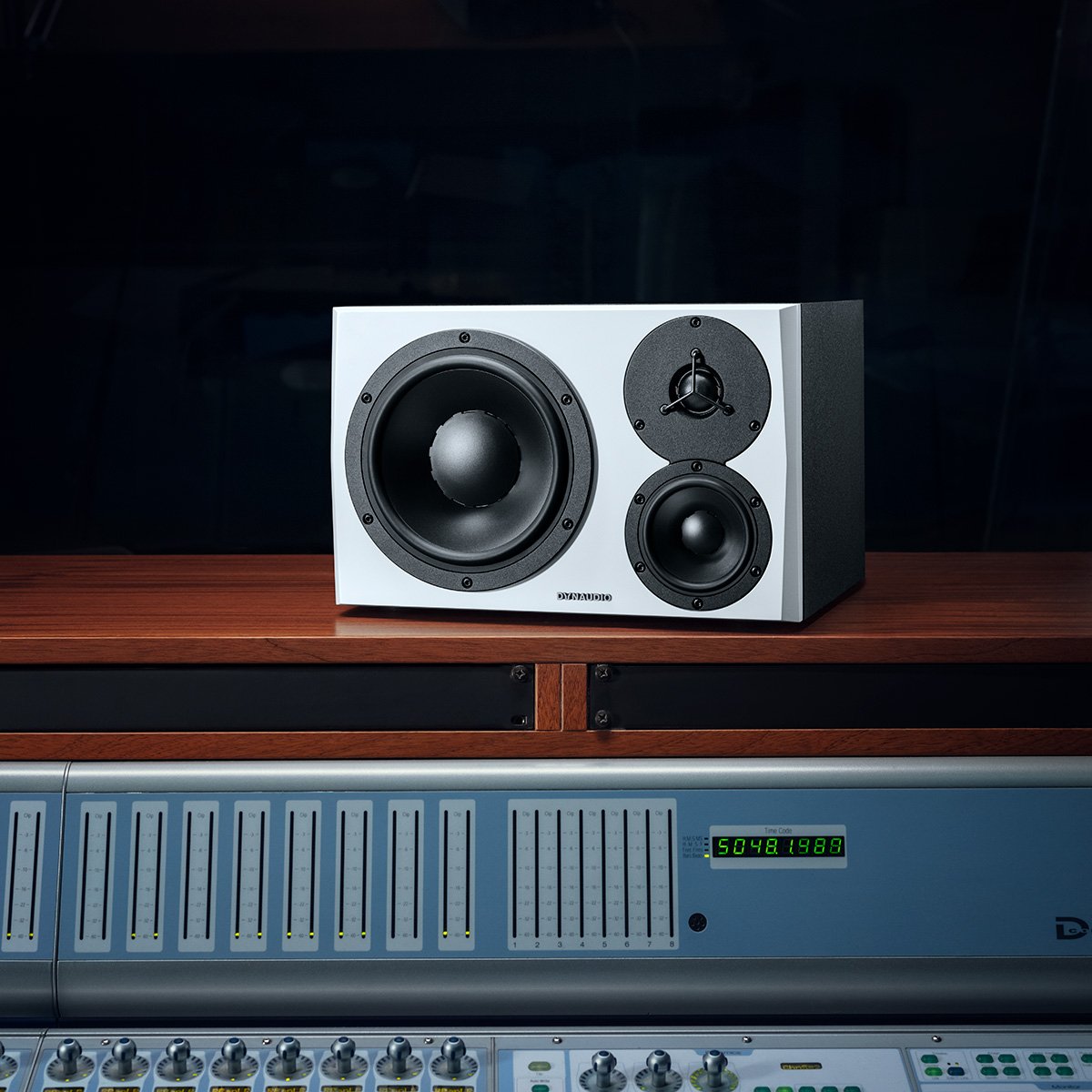 Dynaudio-LYD-48---White---01_1200x1200px