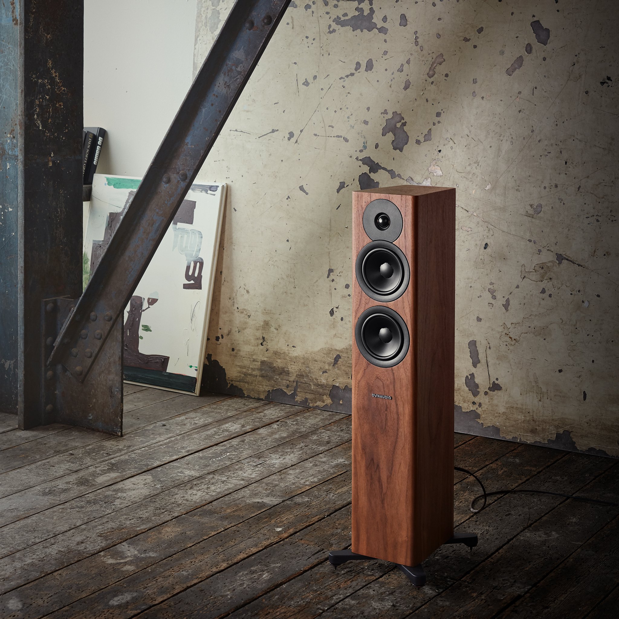 Dynaudio-Evoke-30-walnut-wood---Lifestyle-2_2048x2048px