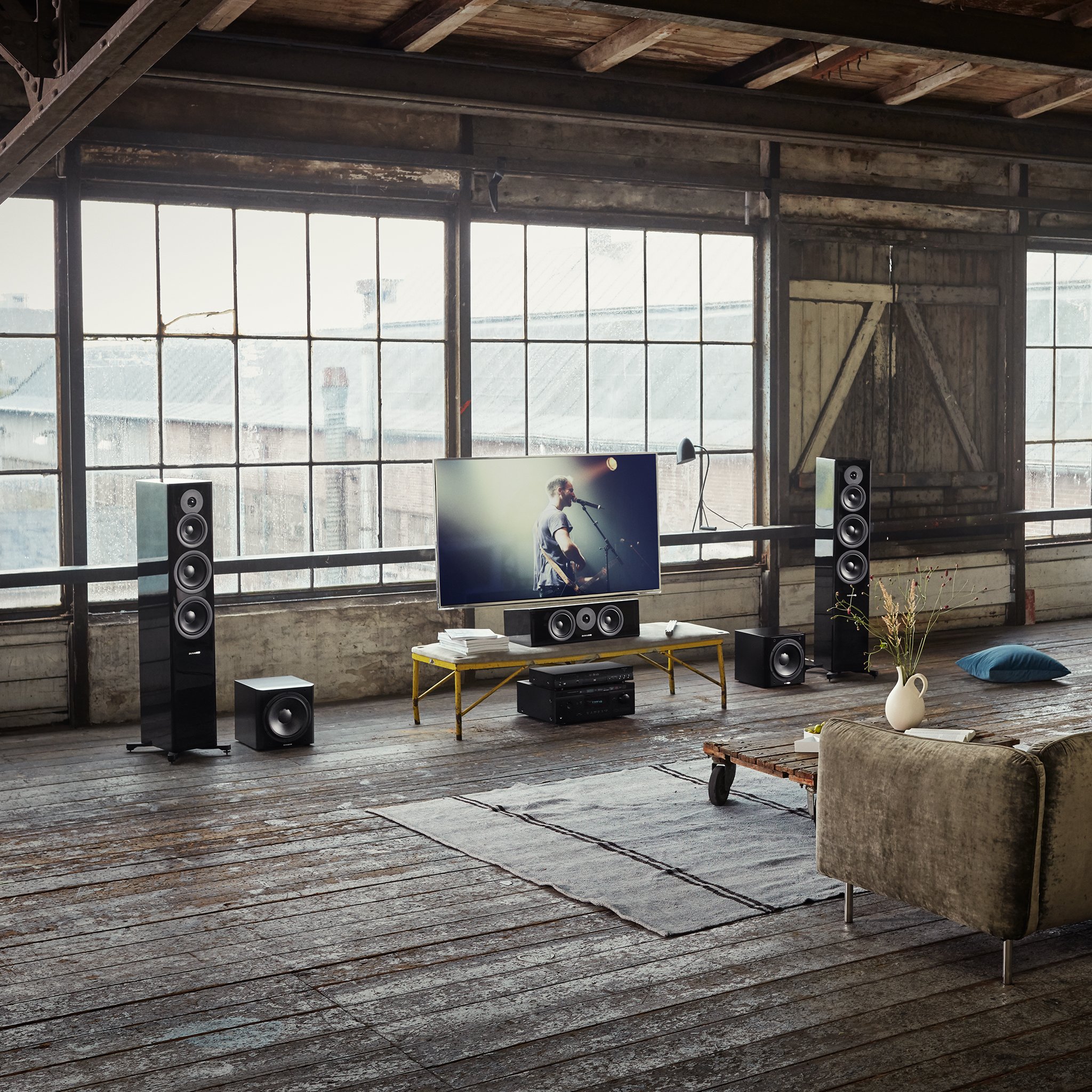 Dynaudio-Evoke-50-black---Evoke-25C-black---Sub-3-black---Lifestyle_2048x2048px